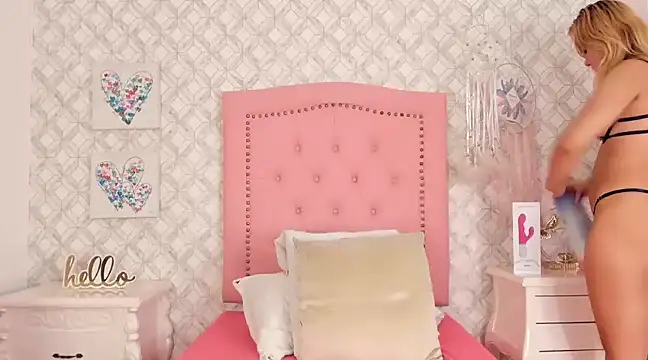 Sara  Williams online show from 01/10/25, 03:39