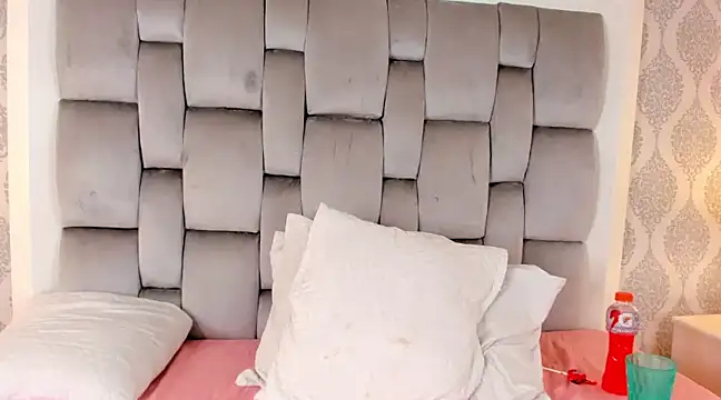 Sara  Williams online show from 02/03/25, 06:56