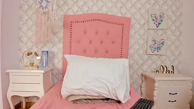 Sara  Williams online show from 02/09/25, 06:43