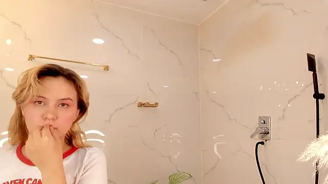 Sara  Williams online show from 03/08/25, 03:50