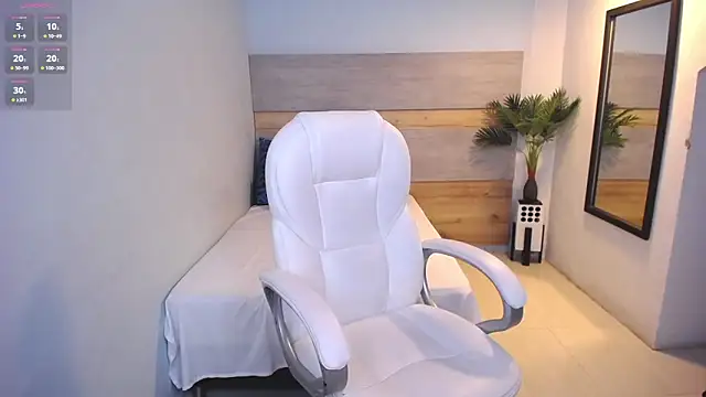 Snapshot of Violetta_rainbow chatting on 01/22/25, 08:29 Violetta rainbow online show from 01/22/25, 08:29