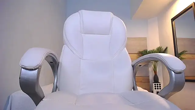 Snapshot of Violetta_rainbow chatting on 01/23/25, 10:32 Violetta rainbow online show from 01/23/25, 10:32