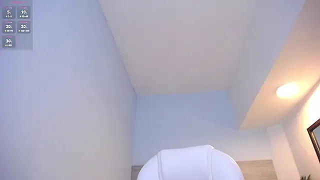 Snapshot of Violetta_rainbow chatting on 02/12/25, 11:18 Violetta rainbow online show from 02/12/25, 11:18