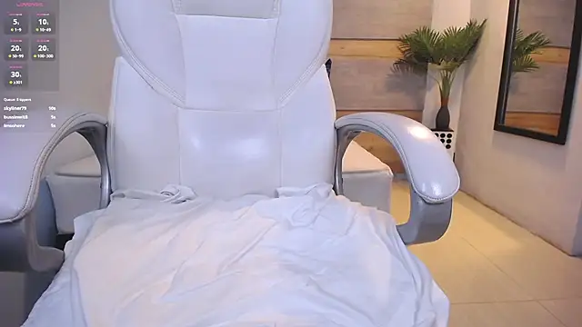 Snapshot of Violetta_rainbow chatting on 03/11/25, 10:07 Violetta rainbow online show from 03/11/25, 10:07