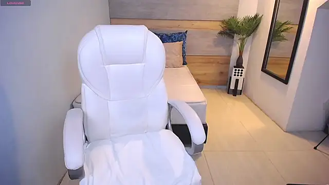 Snapshot of Violetta_rainbow chatting on 03/21/25, 04:39 Violetta rainbow online show from 03/21/25, 04:39