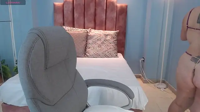 Snapshot of Violetta_rainbow chatting on 11/20/25, 04:34 Violetta rainbow online show from 11/20/25, 04:34