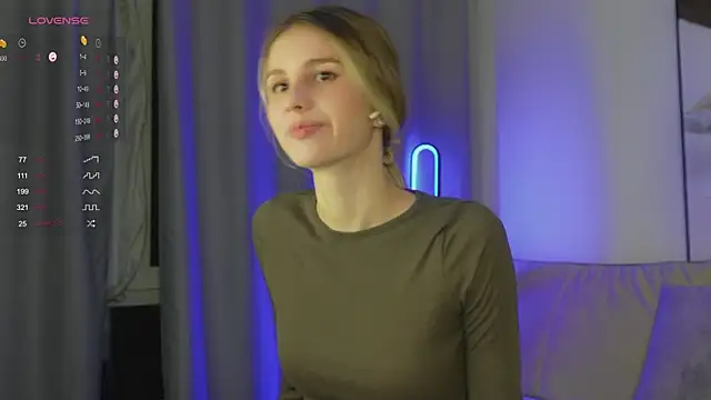 Fluffy-Angel online show from 10/27/25, 05:06