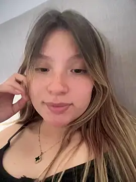 Snapshot of ASLY_MULLERHOT chatting on 12/26/24, 05:30 ASLY MULLERHOT online show from 12/26/24, 05:30