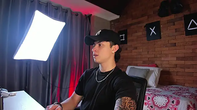 Ares Dickson online show from 02/17/25, 03:15