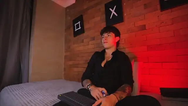 Ares Dickson online show from 03/18/25, 04:26