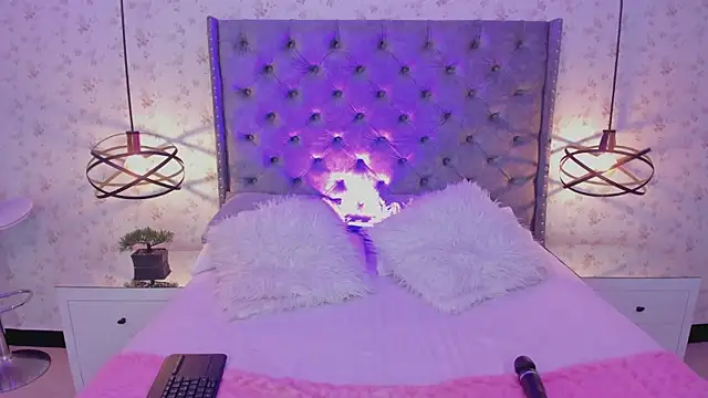 Snapshot of MiaWinx chatting on 01/06/25, 10:15 MiaWinx online show from 01/06/25, 10:15