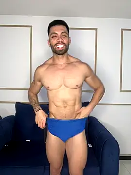 Snapshot of Mackenzzie_777_ chatting on 10/24/25, 11:01 Mackenzzie 777 online show from 10/24/25, 11:01