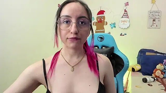 Snapshot of Julieta_cott chatting on 12/21/24, 02:19 Julieta cott online show from 12/21/24, 02:19