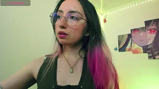 Snapshot of Julieta_cott chatting on 03/15/25, 02:14 Julieta cott online show from 03/15/25, 02:14