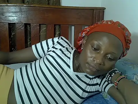 Snapshot of SpicyPetite chatting on 05/21/26, 12:12 SpicyPetite online show from 05/21/26, 12:12