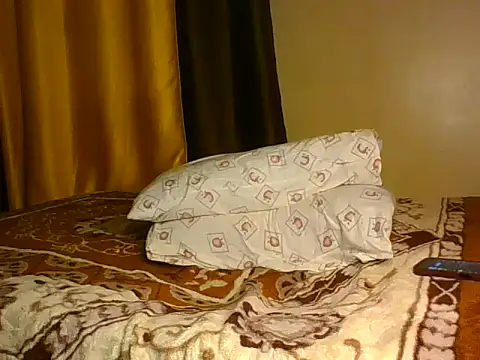 Snapshot of Missshelo chatting on 09/25/25, 03:43 Missshelo online show from 09/25/25, 03:43