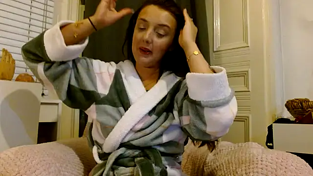 LucyLuxee19 online show from 02/10/25, 07:49