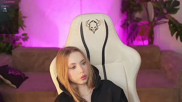 Snapshot of Linda054 chatting on 10/29/25, 04:15 Linda054 online show from 10/29/25, 04:15