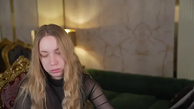 Snapshot of Linda054 chatting on 11/10/25, 01:04 Linda054 online show from 11/10/25, 01:04