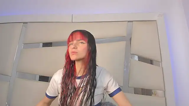 chrystal js online show from 02/24/25, 01:21