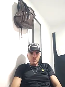 Snapshot of zCedri5CampE chatting on 04/21/26, 06:01 zCedri5CampE online show from 04/21/26, 06:01