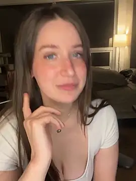 Snapshot of nerdynina chatting on 04/21/26, 01:42 nerdynina online show from 04/21/26, 01:42