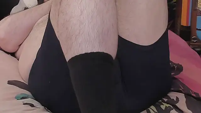 Snapshot of Dominant_BEAR chatting on 11/18/25, 03:05 Dominant BEAR online show from 11/18/25, 03:05