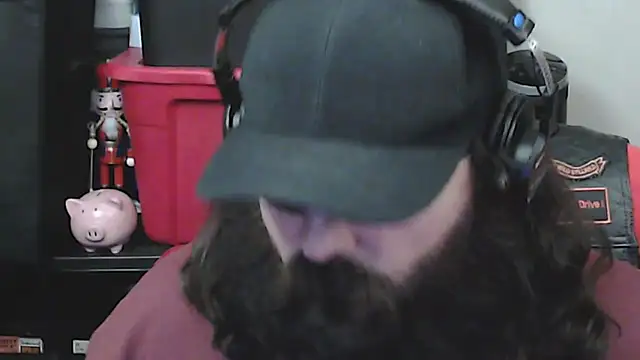 Snapshot of Dominant_BEAR chatting on 11/20/25, 01:06 Dominant BEAR online show from 11/20/25, 01:06