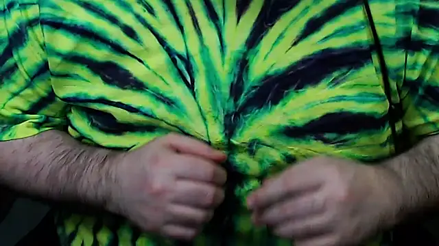 Snapshot of Dominant_BEAR chatting on 11/21/25, 02:32 Dominant BEAR online show from 11/21/25, 02:32