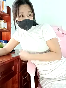 Snapshot of ___Erin___ chatting on 12/15/25, 02:38 Erin online show from 12/15/25, 02:38