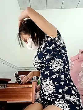 Snapshot of ___Erin___ chatting on 12/17/25, 03:12 Erin online show from 12/17/25, 03:12