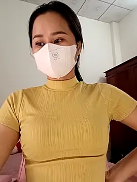 Snapshot of ___Erin___ chatting on 02/13/26, 02:18 Erin online show from 02/13/26, 02:18