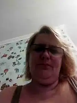 Snapshot of Forest-Lady chatting on 01/11/25, 01:11 Forest-Lady online show from 01/11/25, 01:11