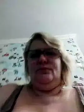 Snapshot of Forest-Lady chatting on 01/12/25, 05:22 Forest-Lady online show from 01/12/25, 05:22