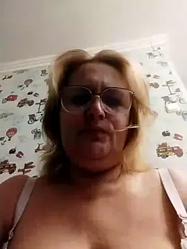 Snapshot of Forest-Lady chatting on 09/17/25, 06:53 Forest-Lady online show from 09/17/25, 06:53