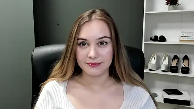 Snapshot of kitty_valeria chatting on 03/29/26, 01:44 kitty valeria online show from 03/29/26, 01:44