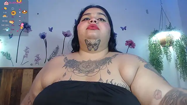 Snapshot of VeronikCuhubby chatting on 12/03/24, 12:06 VeronikCuhubby online show from 12/03/24, 12:06