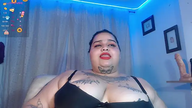 Snapshot of VeronikCuhubby chatting on 12/12/24, 03:27 VeronikCuhubby online show from 12/12/24, 03:27