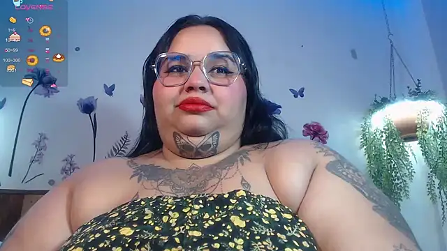 Snapshot of VeronikCuhubby chatting on 01/18/25, 12:15 VeronikCuhubby online show from 01/18/25, 12:15