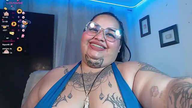 Snapshot of VeronikCuhubby chatting on 01/27/25, 03:18 VeronikCuhubby online show from 01/27/25, 03:18