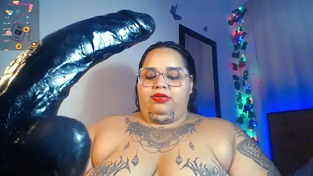 Snapshot of VeronikCuhubby chatting on 02/27/25, 12:21 VeronikCuhubby online show from 02/27/25, 12:21