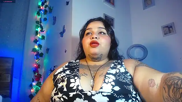 Snapshot of VeronikCuhubby chatting on 03/05/25, 07:49 VeronikCuhubby online show from 03/05/25, 07:49