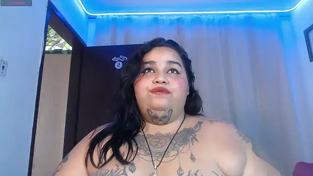 Snapshot of VeronikCuhubby chatting on 03/10/25, 03:20 VeronikCuhubby online show from 03/10/25, 03:20