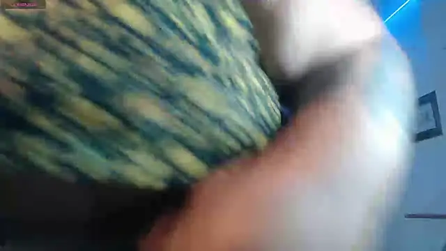 Snapshot of VeronikCuhubby chatting on 03/13/25, 03:17 VeronikCuhubby online show from 03/13/25, 03:17