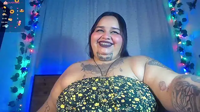 Snapshot of VeronikCuhubby chatting on 03/20/25, 12:22 VeronikCuhubby online show from 03/20/25, 12:22