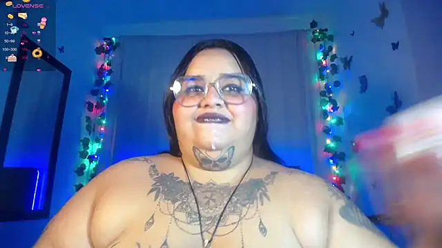 Snapshot of VeronikCuhubby chatting on 03/20/25, 03:25 VeronikCuhubby online show from 03/20/25, 03:25