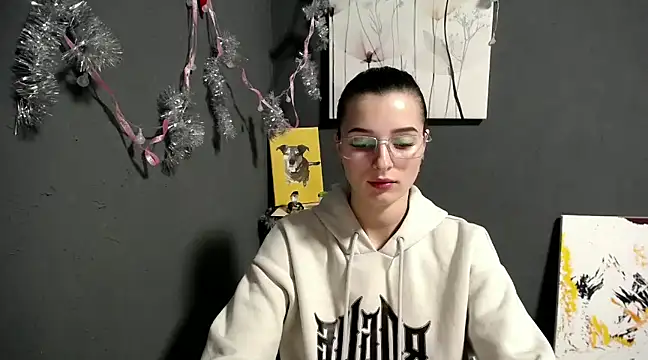 lady olivia  online show from 12/19/24, 08:23