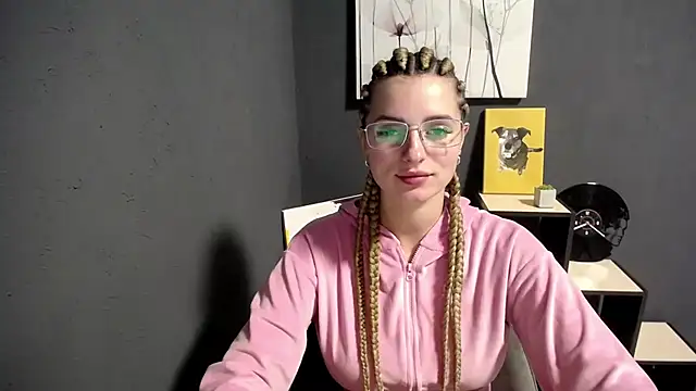 lady olivia  online show from 10/15/25, 03:56