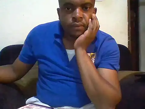 Snapshot of lui_cuuty chatting on 09/20/25, 02:18 lui cuuty online show from 09/20/25, 02:18