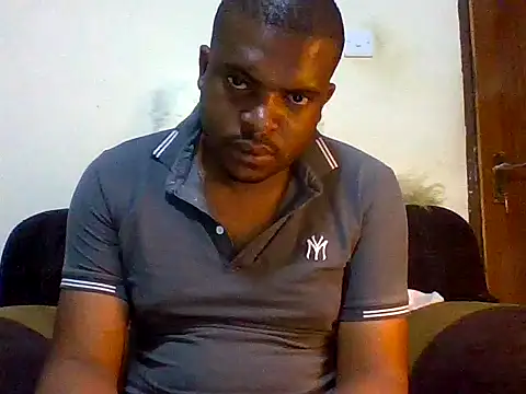 Snapshot of lui_cuuty chatting on 10/03/25, 12:18 lui cuuty online show from 10/03/25, 12:18